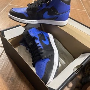 Air Jordan I mid royal blue